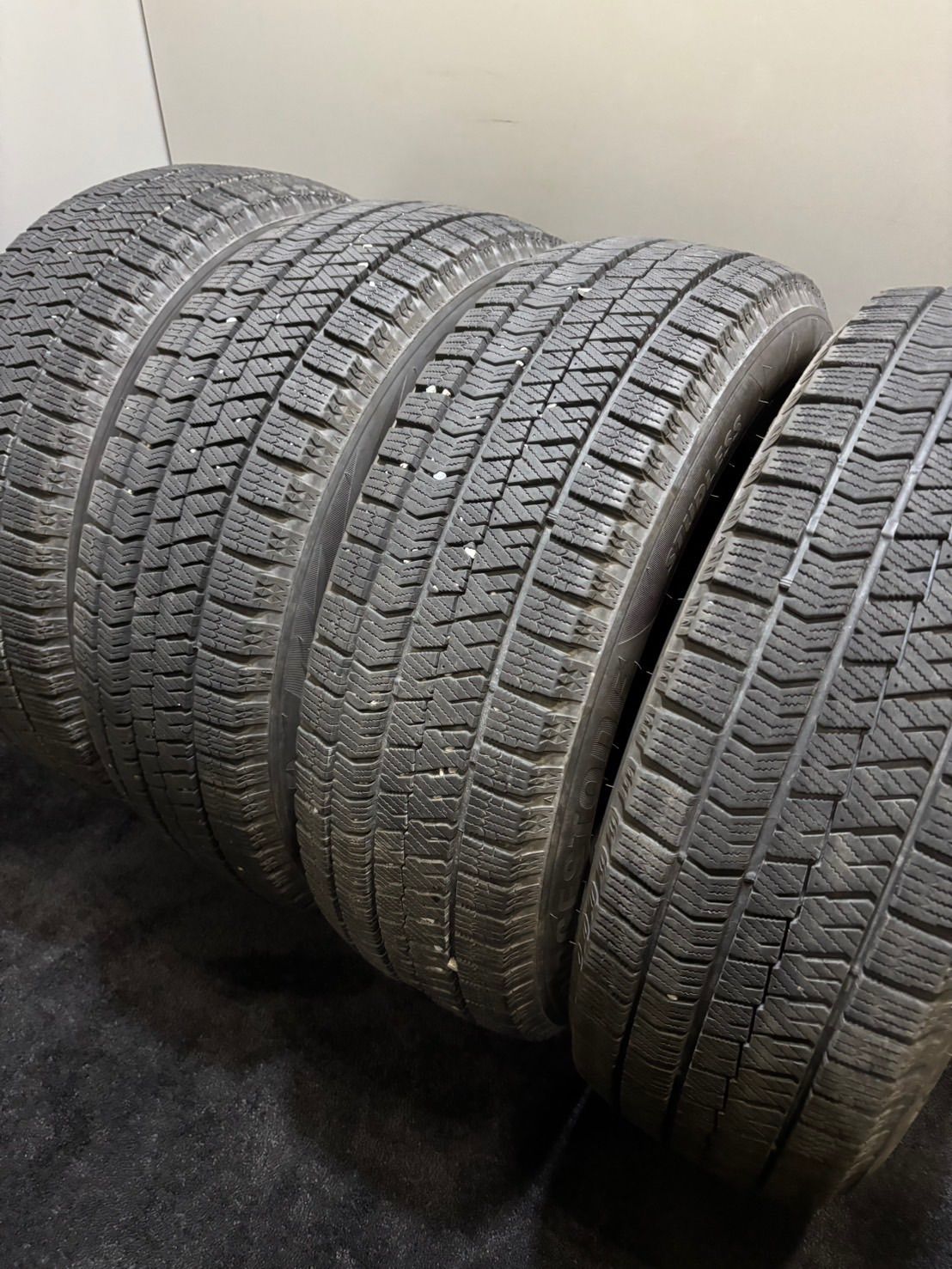 プリウス等24年製バリ山195/65R15 VRX2 ブリヂストンスタッドレス ブリザック VRX2 良品 プリウス 195/65R15 2024年超バリ山