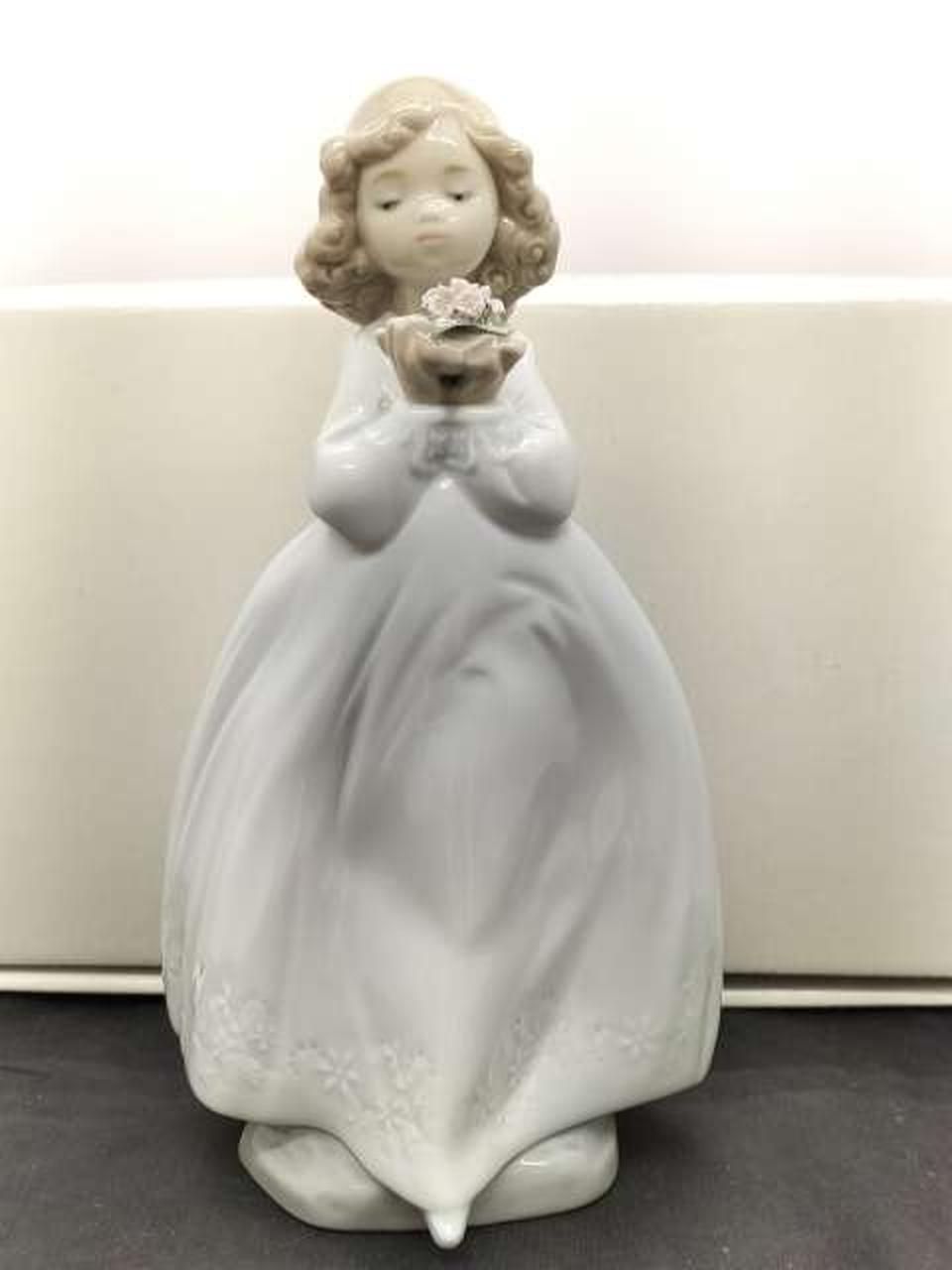 NAO フィギュリン THE FLOWER GIRL 02.001444 NAO Figurine THE FLOWER GIRL 02.001444