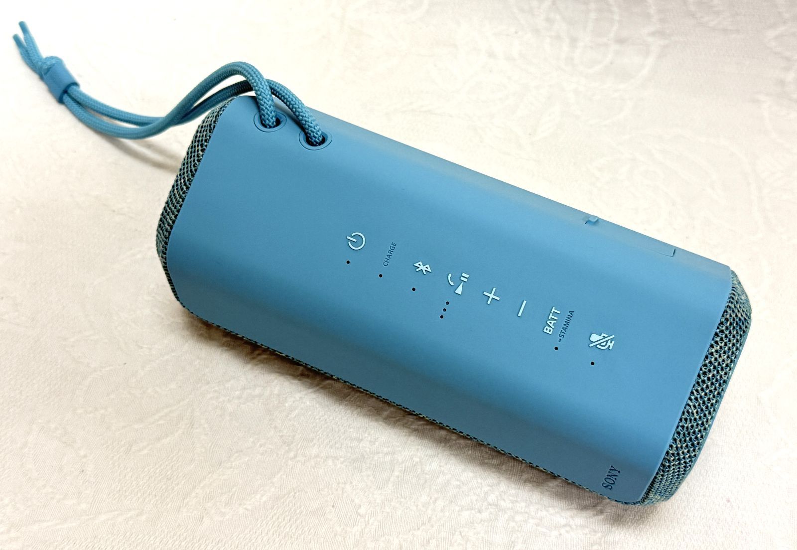 ソニー ワイヤレススピーカー SRS-XE200 :防水 IP67/広いリスニングエリア/ハンズフリー通話/ロングバッテリー16時間/SRS ◇ SONY 防水ワイヤレススピーカー SRS-XE200 ブルー SRS-XE200 BC