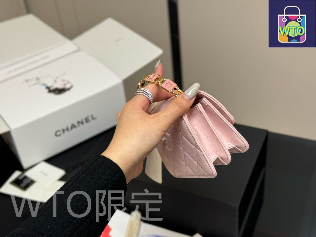 CHANEL エナメルコインケース　新品未使用ですが難ありです。 本日限定特価】シャネル エナメルハンドル ミニバッグ/コイン