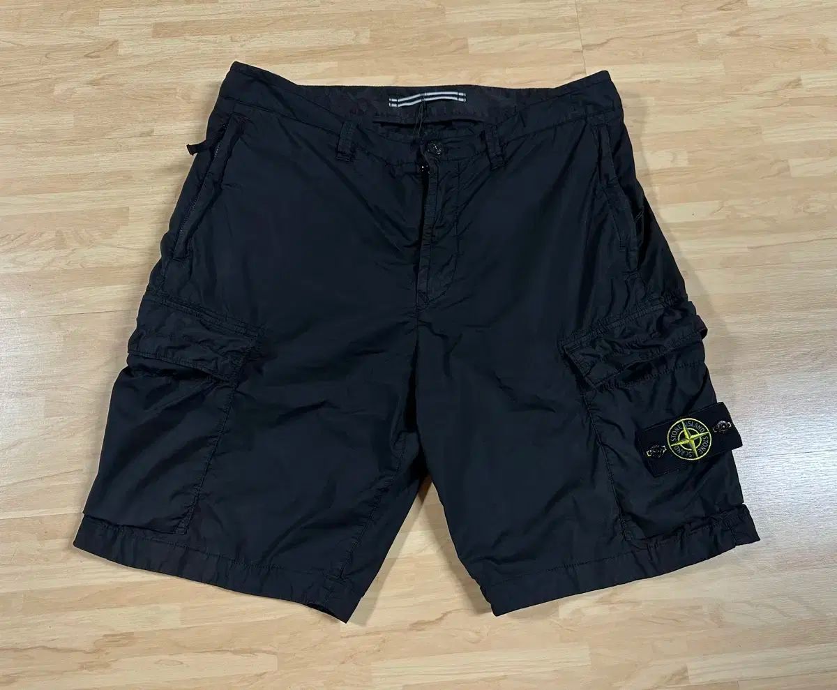 STONE ISLAND ストーンアイランド ハーフパンツ ショートパンツ 黒 33