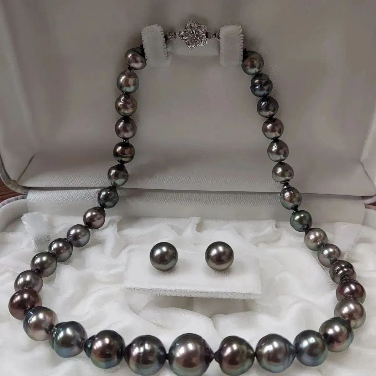 新品 ホワイトゴールドWG/K14 黒蝶南洋真珠グラデーション  