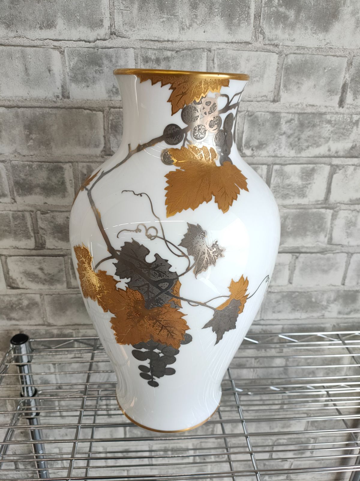 花瓶 金触葡萄柄 大倉陶園 金触 ブドウ 葡萄 花瓶 フラワーベース 大倉