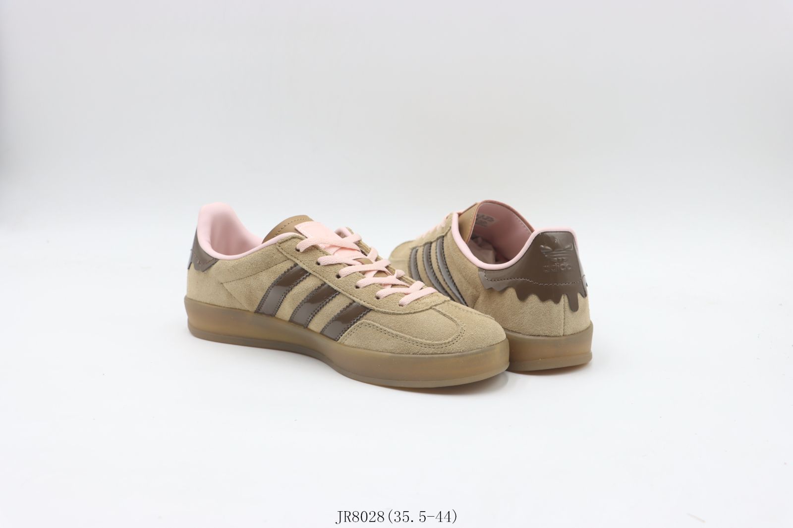 アディダスのスケートシューズ ブラウン