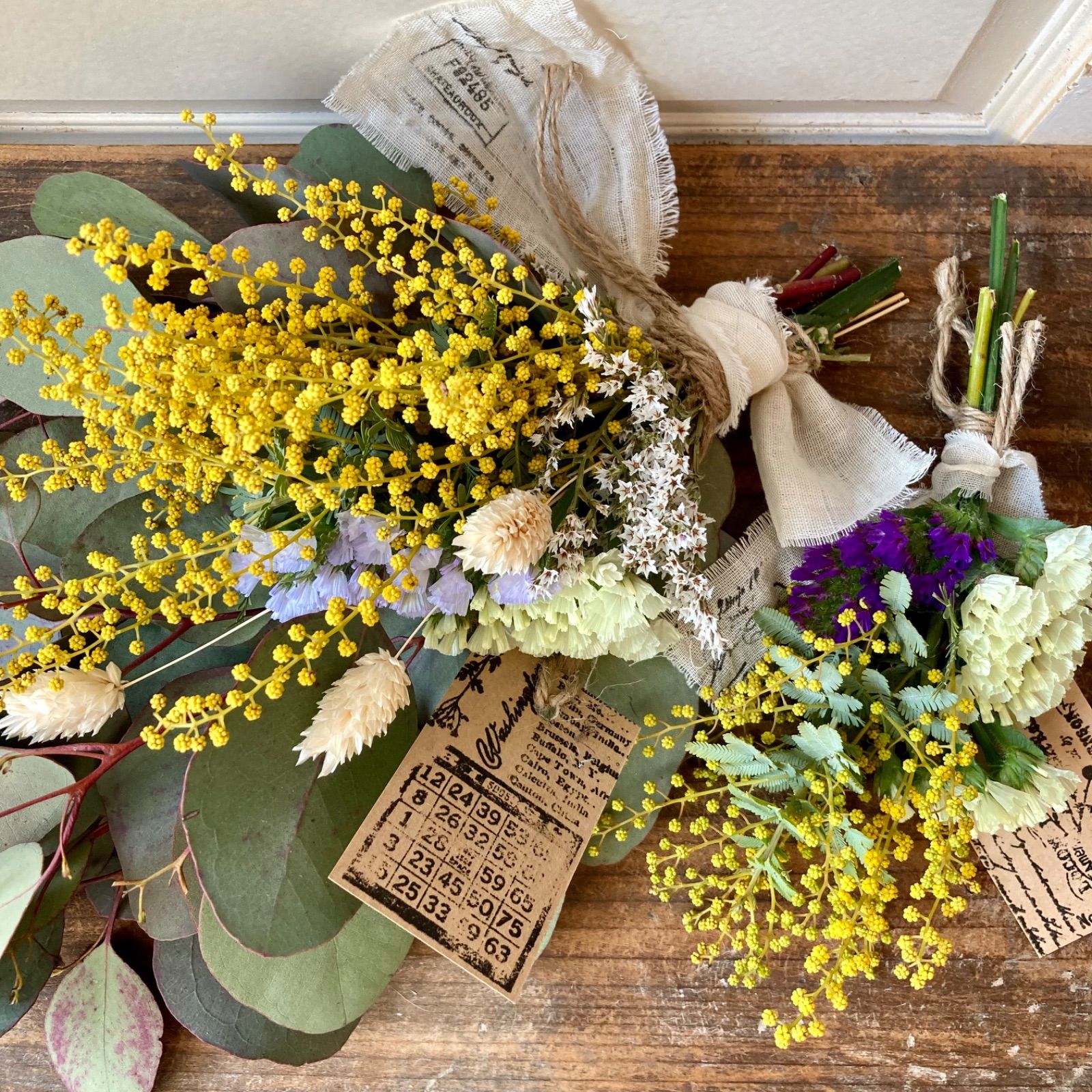 瀬戸内ミモザと数種類のユーカリをシンプルに束ねた 春 スワッグ