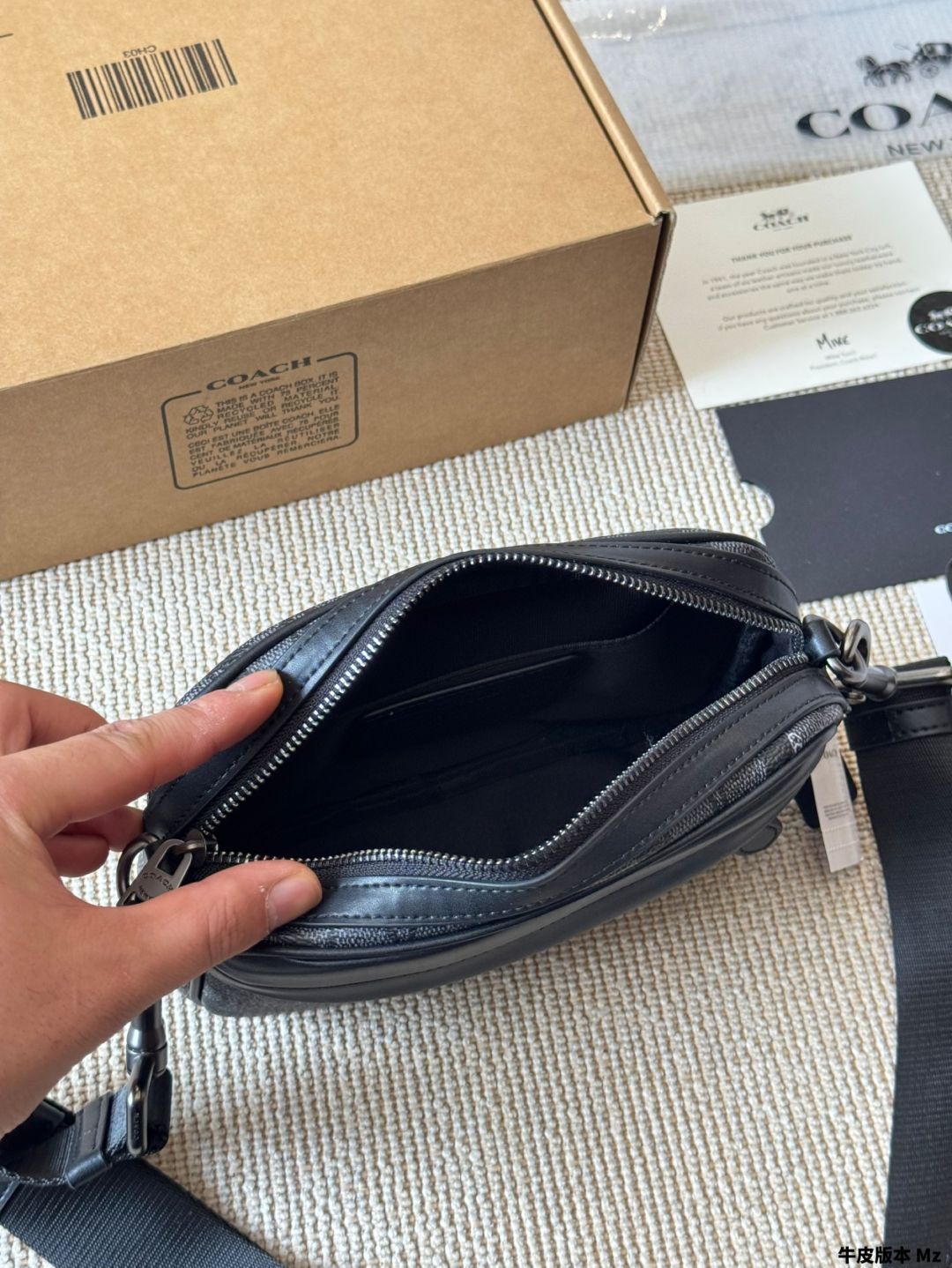 今日特価】Coach Track Men's Camera Bag - コーチ トラック