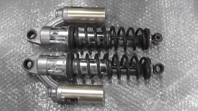 の リアサスペンション