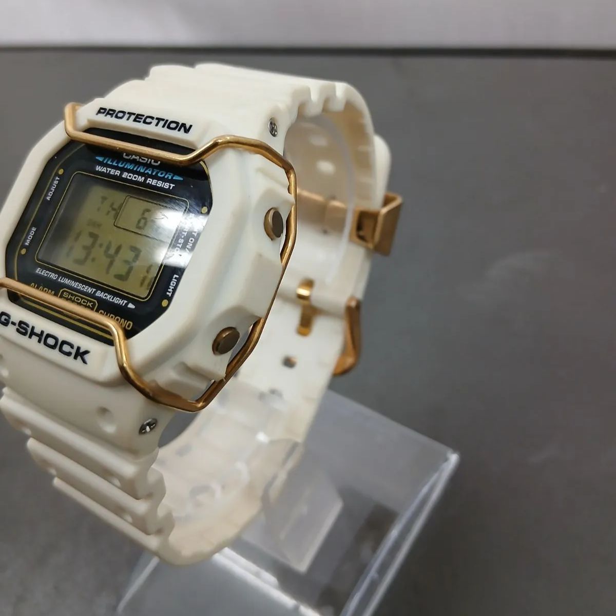 ホワイト/ゴールド 稼動品 G-SHOCK DW-5600E CASIO ジーショック
