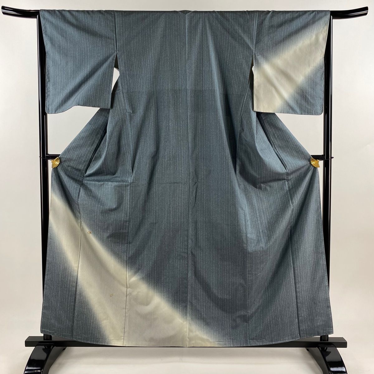 付下げ 身丈159.5cm 裄丈65.5cm M 袷 紬地 花柄 縦縞 刺繍 金糸 青灰色 正絹 秀品