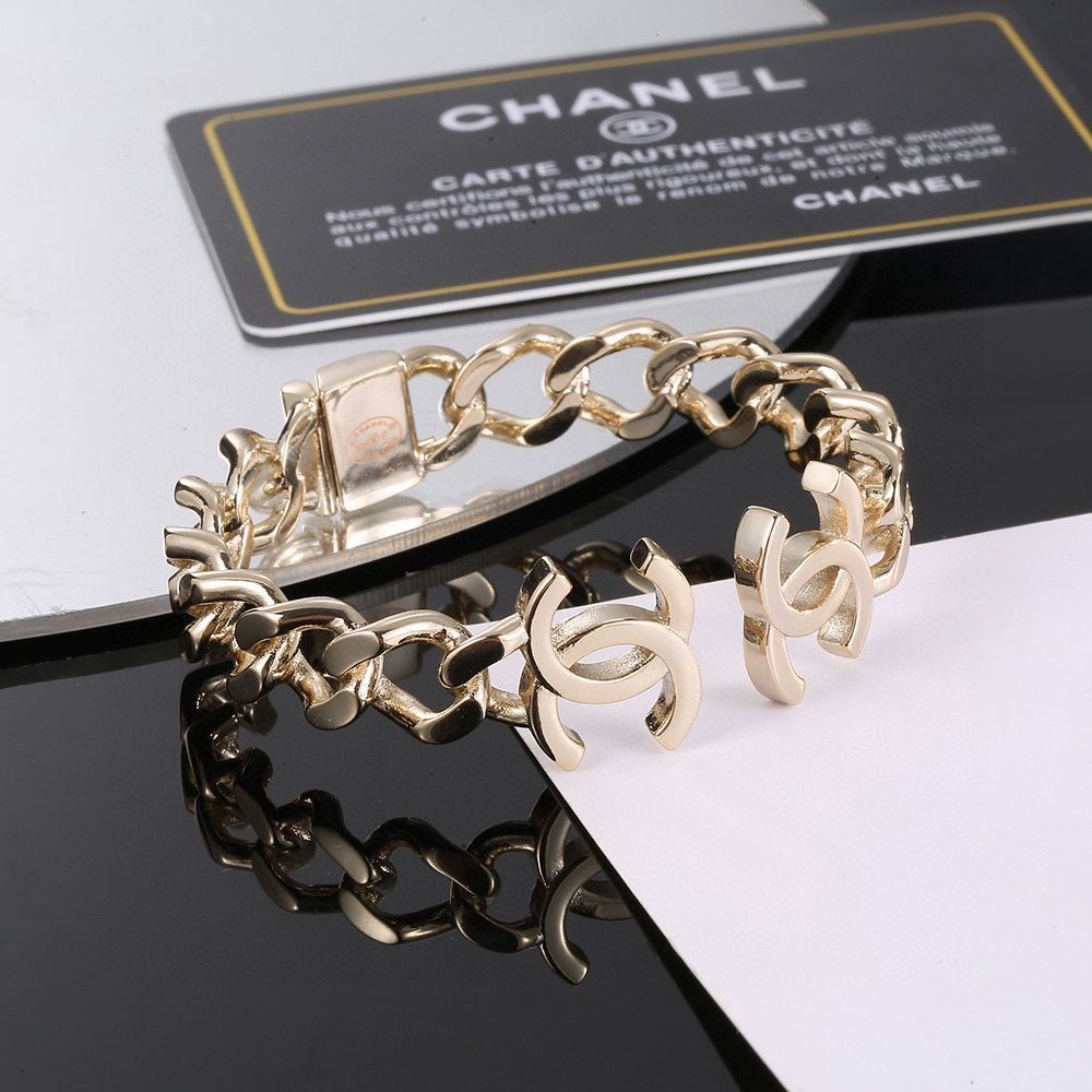 新品未使用】CHANEL(シャネル) ゴールドトーン CCロゴ チェーン 
