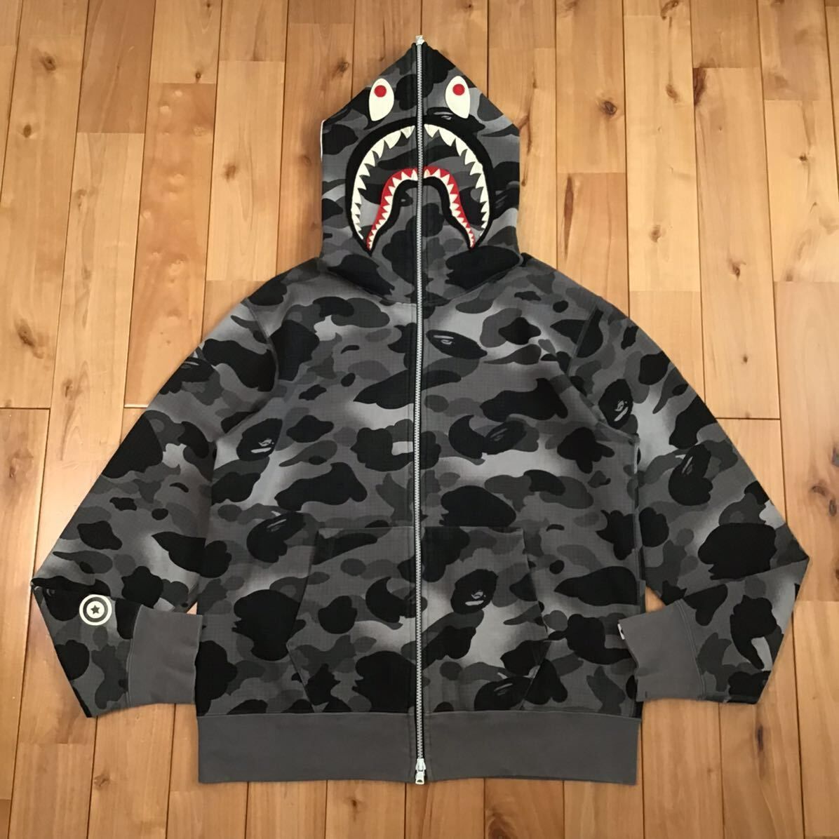 APE BAPE KAWS UNDEFEATED シャーク ダウンジャケット M