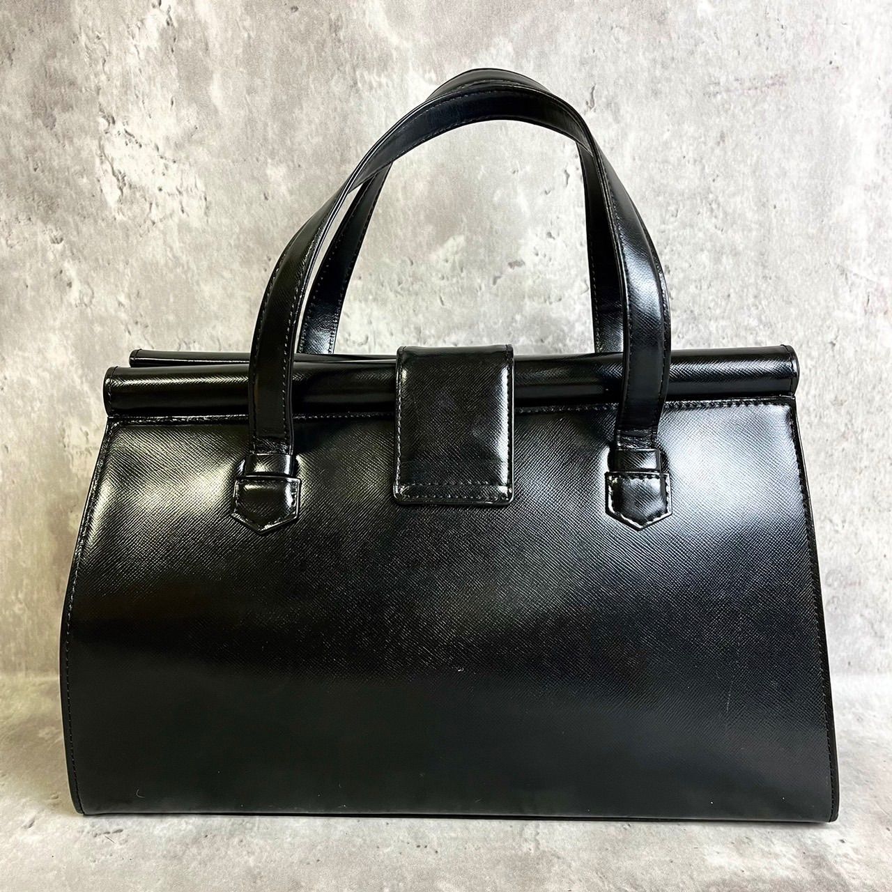 ✨良品✨yves saint laurent イヴサンローラン ハンドバッグ トートバッグ ゴールド金具 ロゴ刻印 ロゴ柄 総柄 レザー ブラック  黒色 自立型 レディース - メルカリ