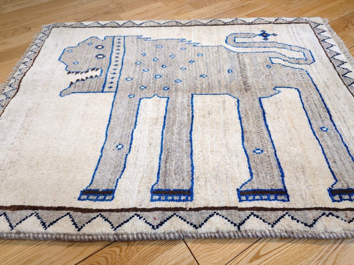 ペルシャ オールドギャッベ アマレバフト ラグ 96x73㎝ ライオン