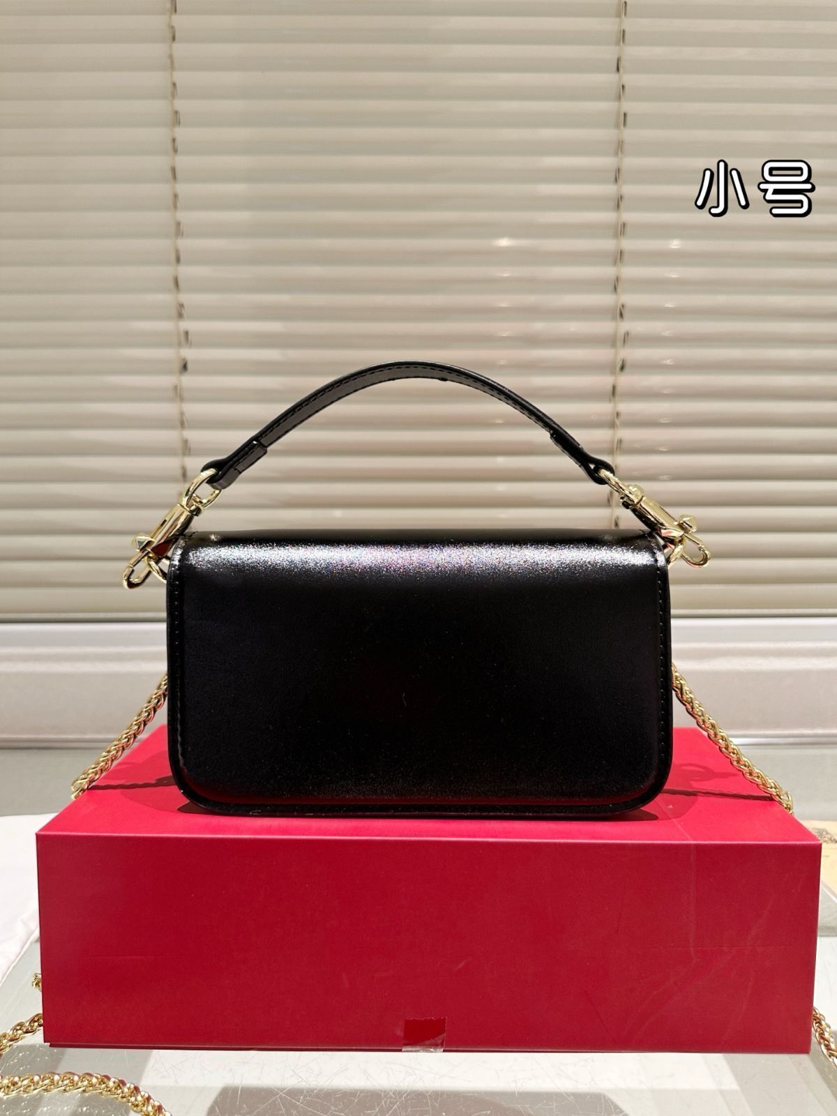 【安心の関税送料込＆国内追跡発送】25SS新作 VIP価格 VALENTINO 安心の関税送料込＆国内追跡発送】22SS新作 VIP価格 VALENTINO