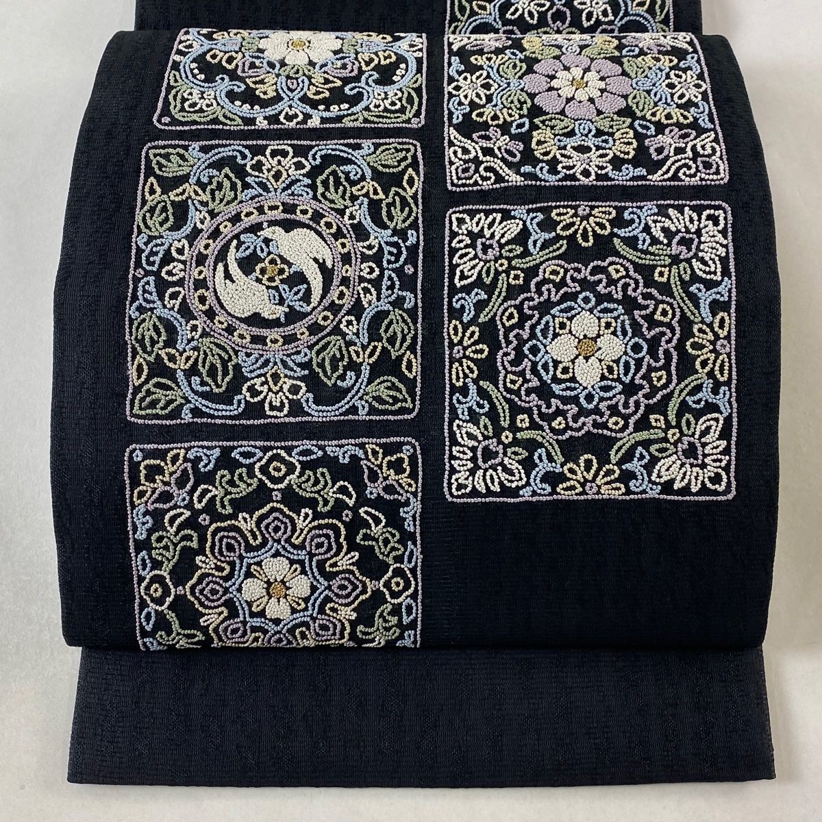 袋帯 美品 逸品 夏帯 華文 鳥 相良刺繍 金糸 黒 お太鼓柄 正絹 【中古 