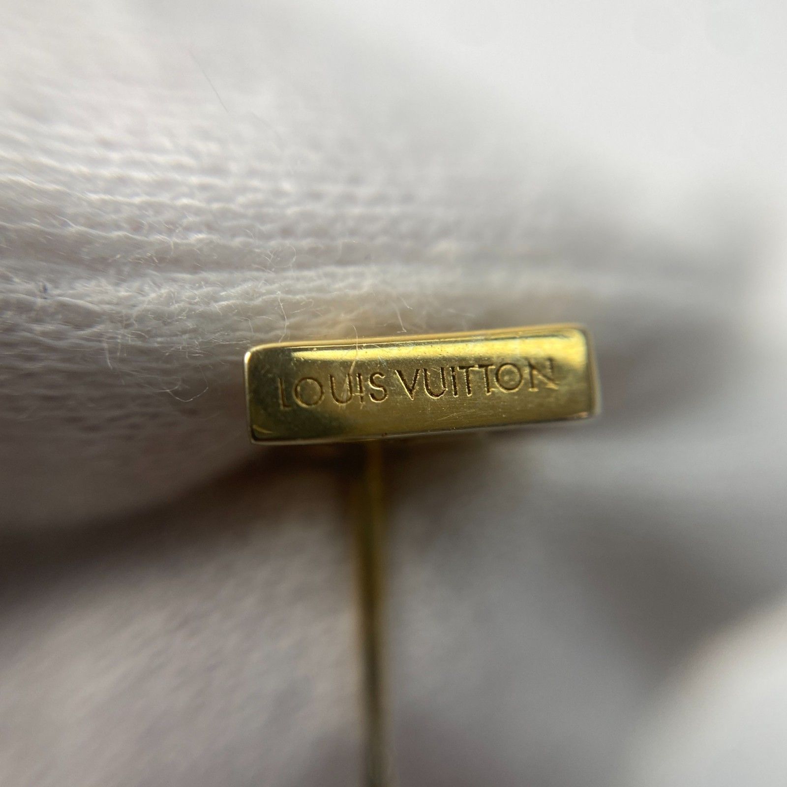 ルイ ヴィトン LOUIS VUITTON レディース LVアイコニック ピアス  