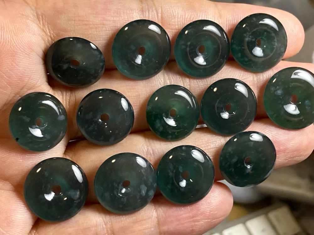 翡翠 斑20点 翡翠様専用 斑20点 深い緑色や黒い斑点が