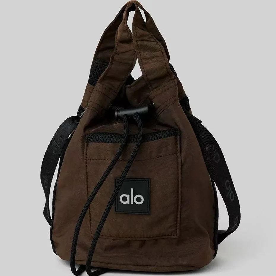 【Alo Yoga】 クロスボディ バケットバッグ★送料関税込 ALO Yoga(アロー)のレディース ショルダーバッグ・ポシェット