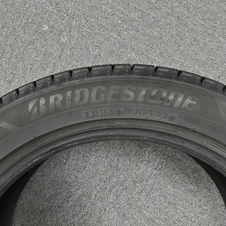 0T25068 _スタッドレスタイヤ BRIDGESTONE ブリヂストン BLIZZAK VRX3 205 50R17 4本セット