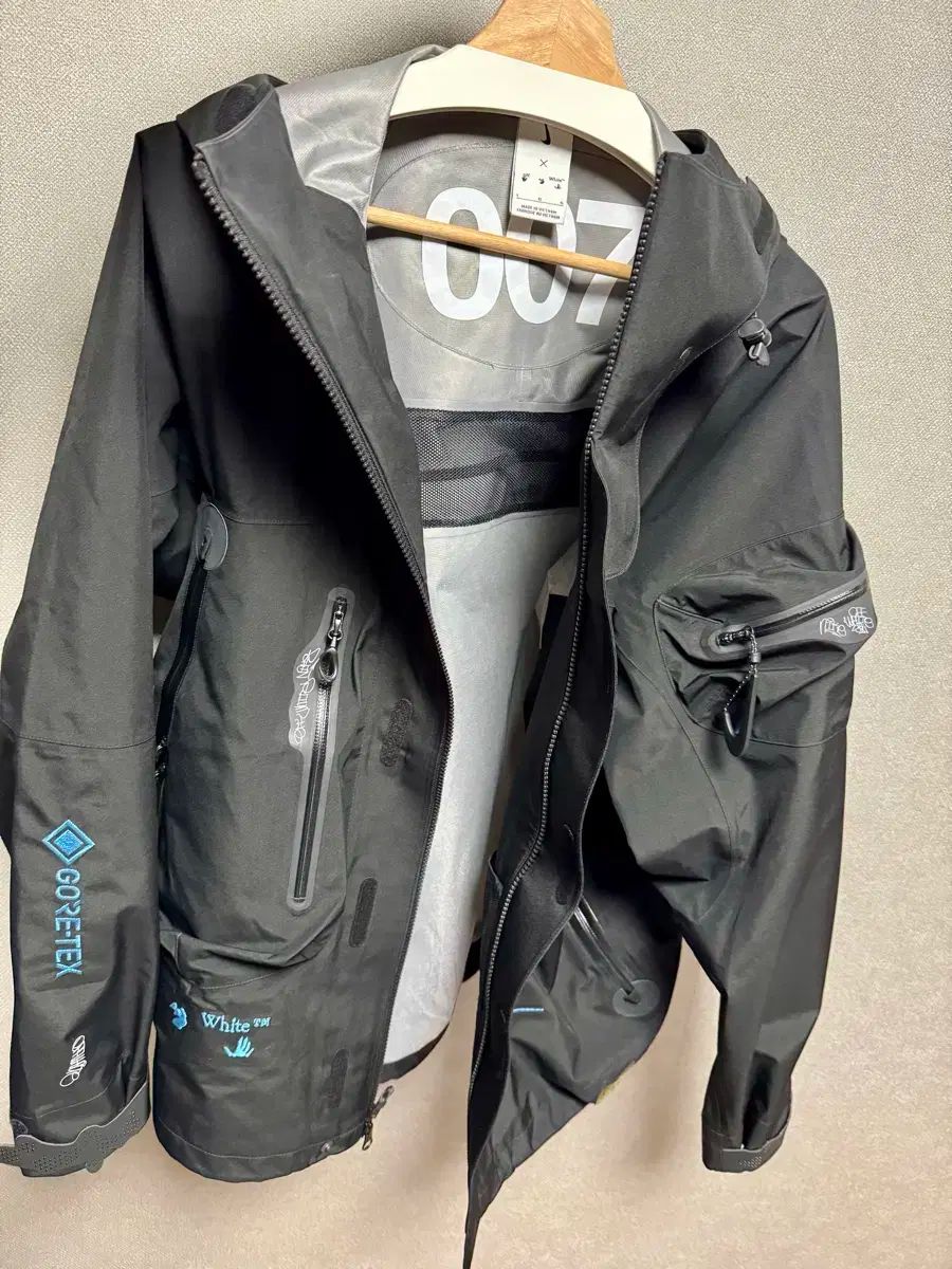 NIKE × Off-White GORE-TEX ジャケット 黒 【公式通販】