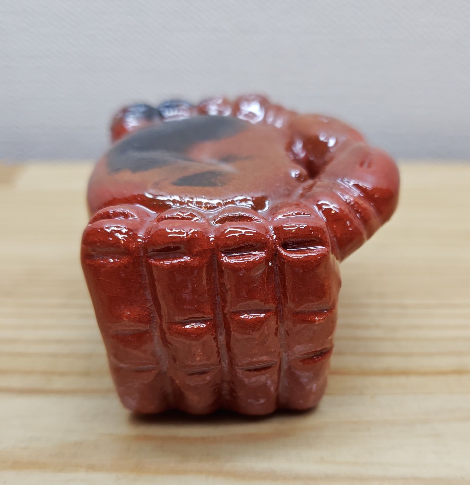 送料込【逢絢亭・新品】茶道具 蓋置 楽焼 赤楽 蟹の形 川嵜和楽 共箱入り 送料込【逢絢亭・新品】茶道具 蓋置 楽焼 赤楽 蟹の形 川嵜和楽