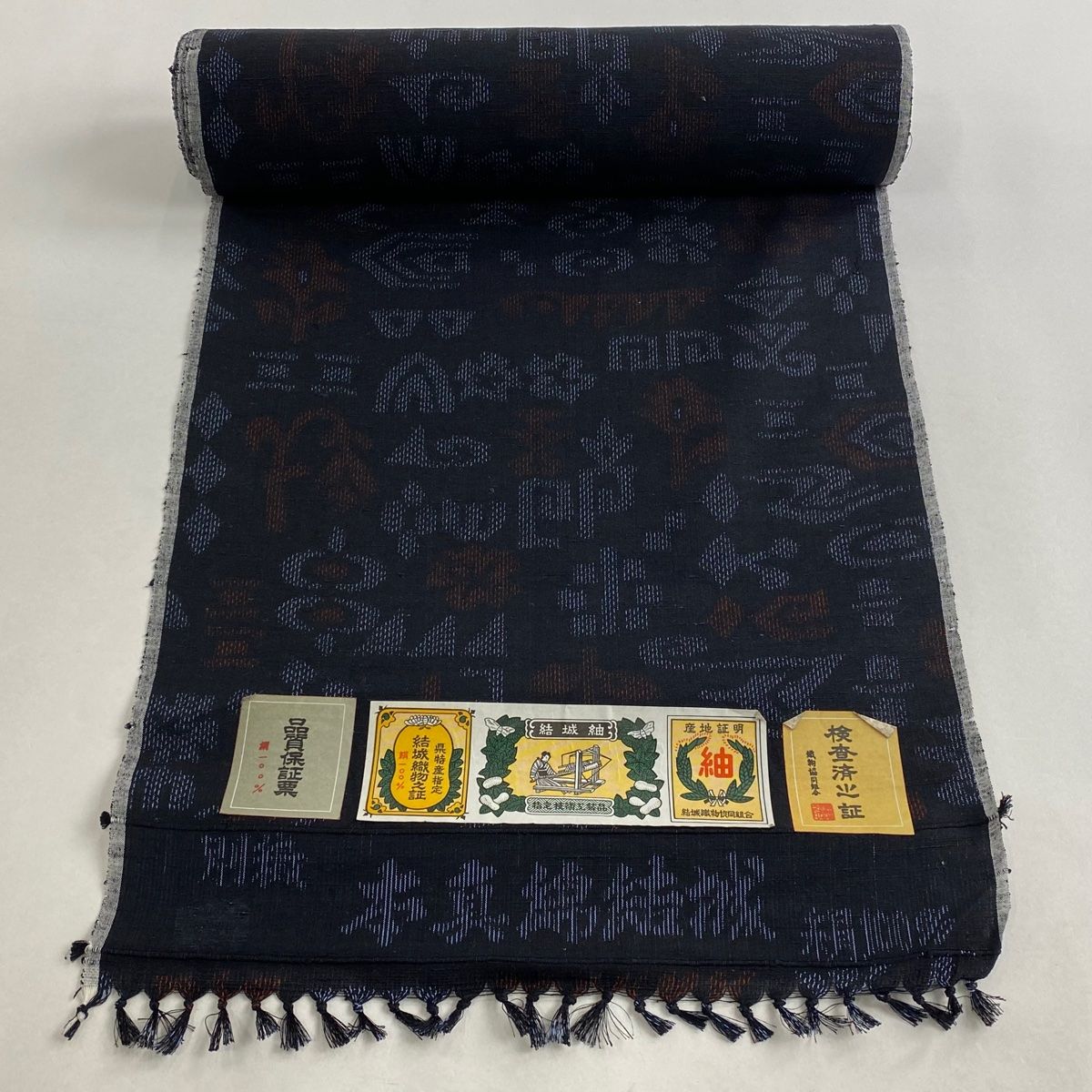 反物 秀品 紬 証紙 草花 幾何学模様 紺色 正絹 【中古】 - メルカリ