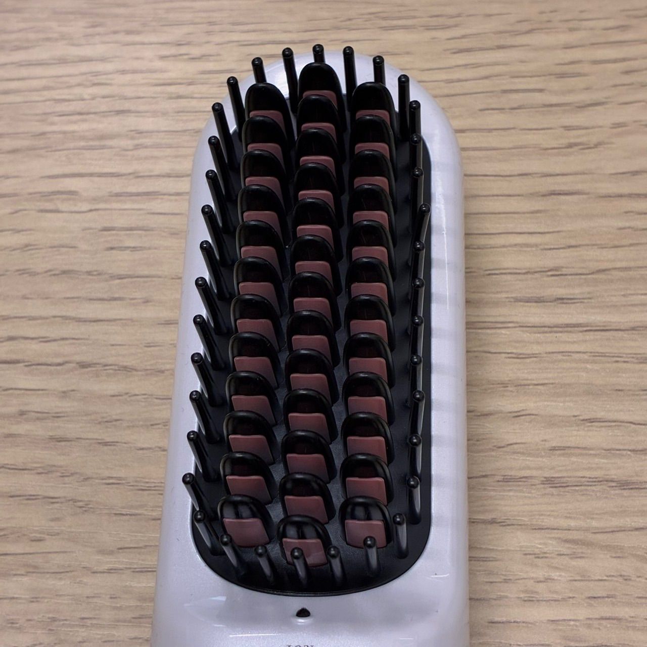 Y0718]HUNTKEY 髪ツヤ コードレスヘアブラシ アイロン ホワイト HBI-X1