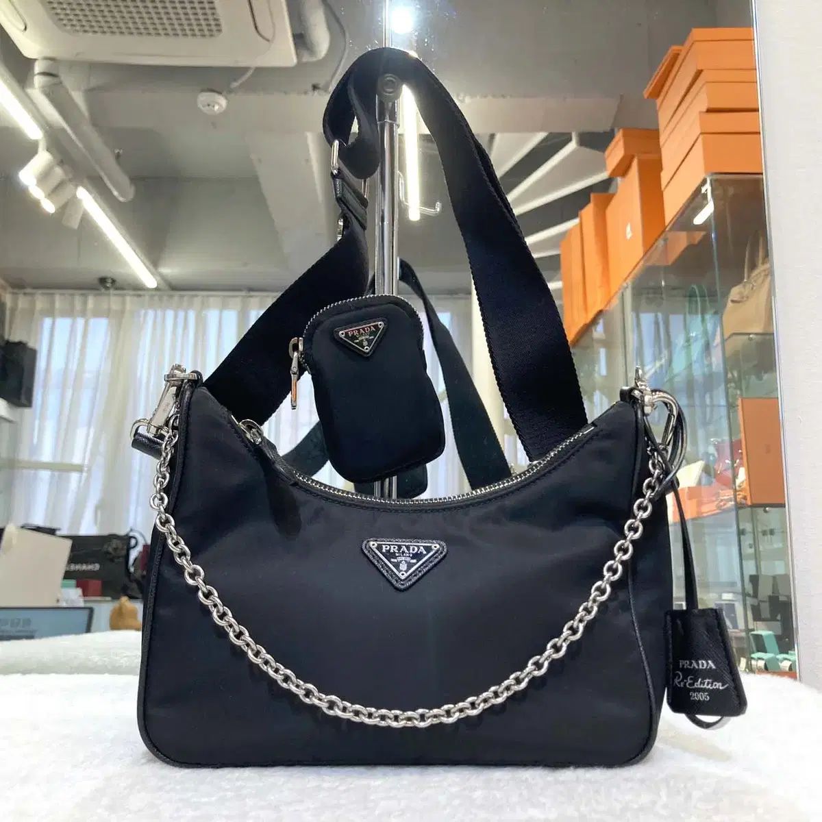 PRADA プラダ Re-Nylon テスート チェーン ストラップ ホーボーバッグ ブラック 1BH204 ー H050202