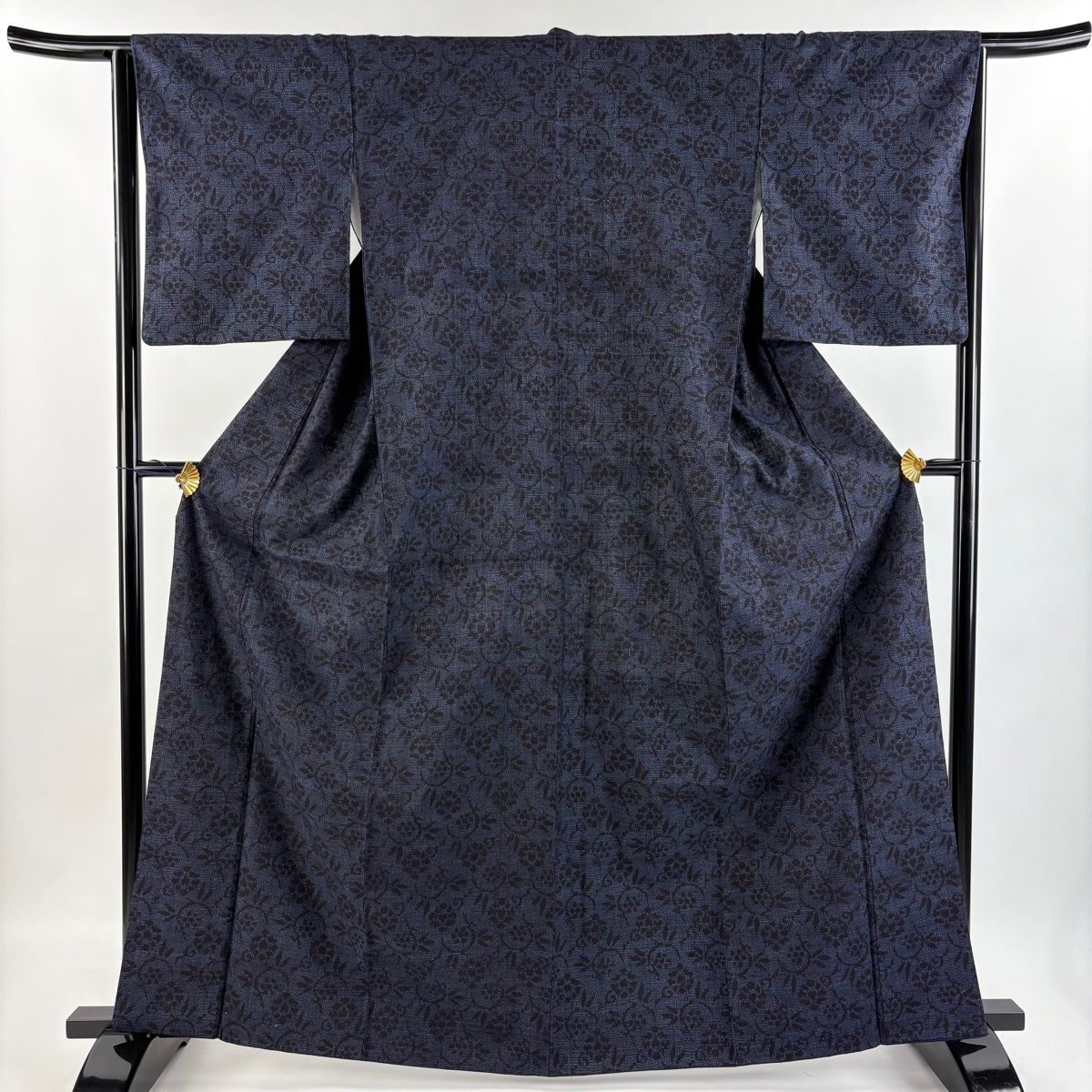 結城紬 身丈165cm 裄丈64cm M 袷 本場結城紬 証紙 花唐草 亀甲絣 紺色  