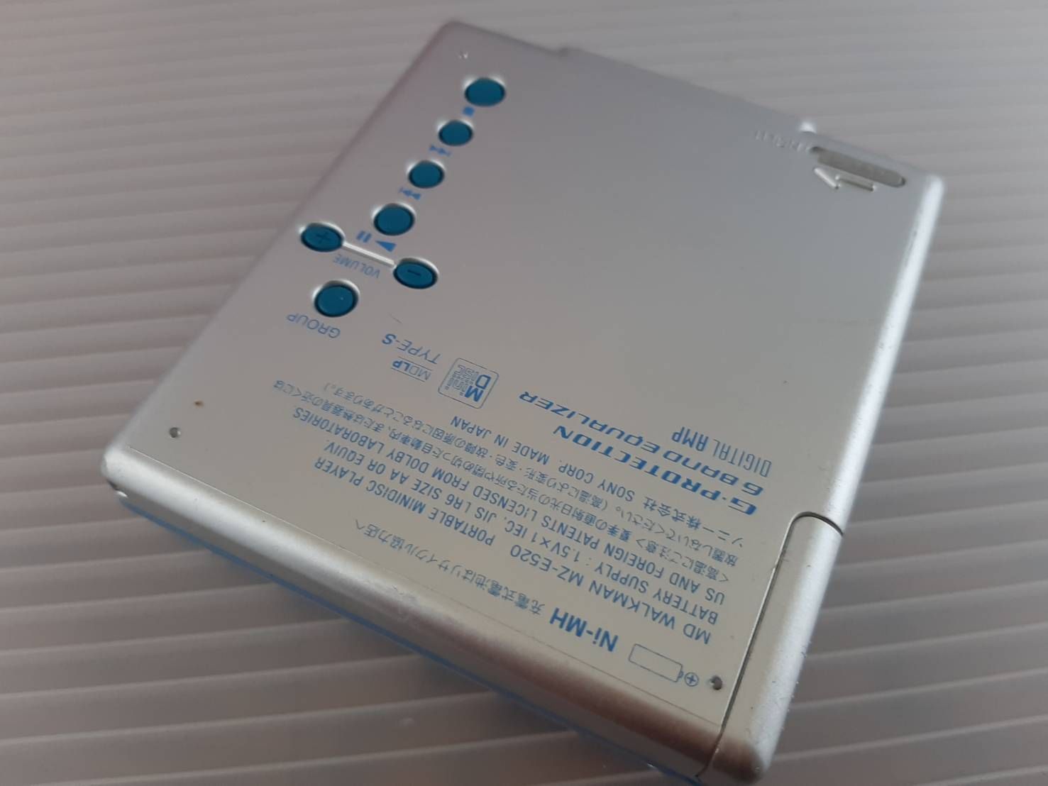 本体とリモコンのみ】ソニー MDウォークマン MZ-E520 シルバー - メルカリ