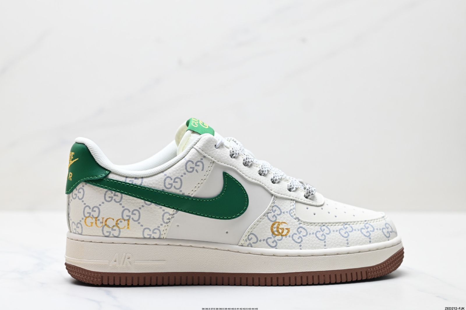 NIKE AIR FORCE 1'07 LV8. The original last and cardboard are