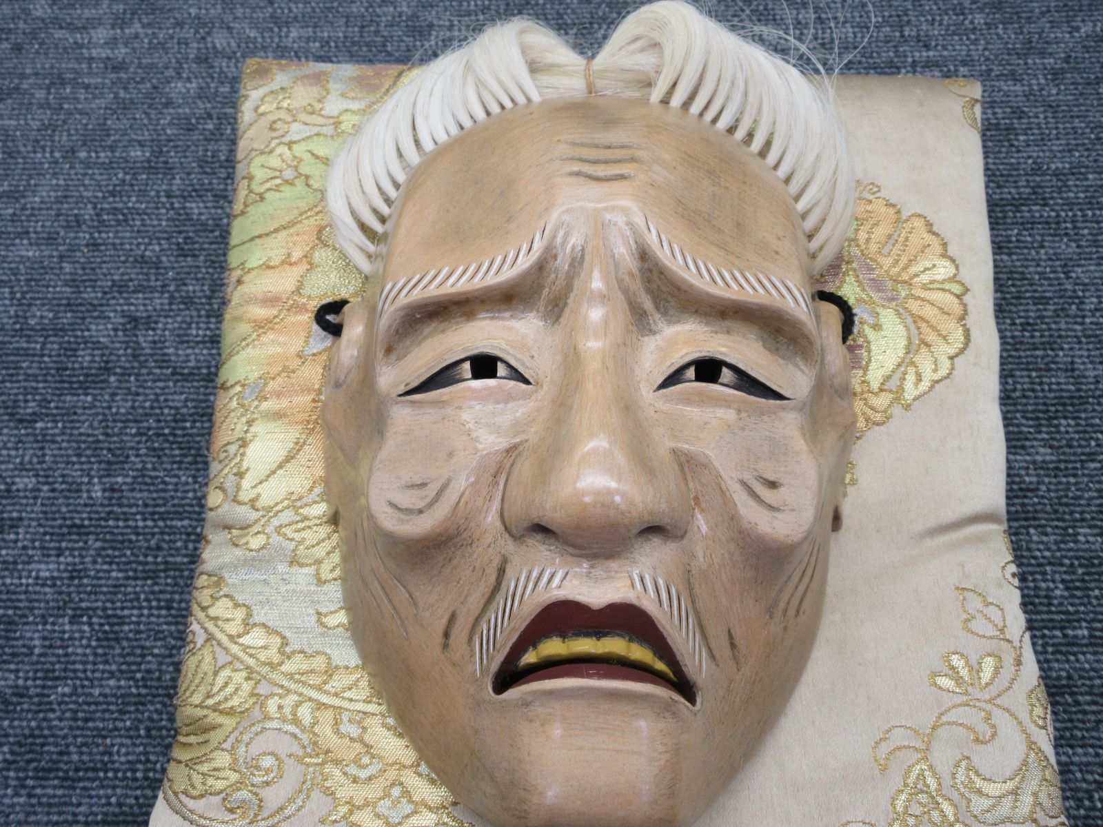 能面木彫り小牛尉