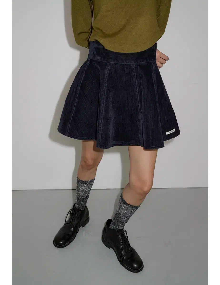 オーバーデューフ ツアーベルベット スカート