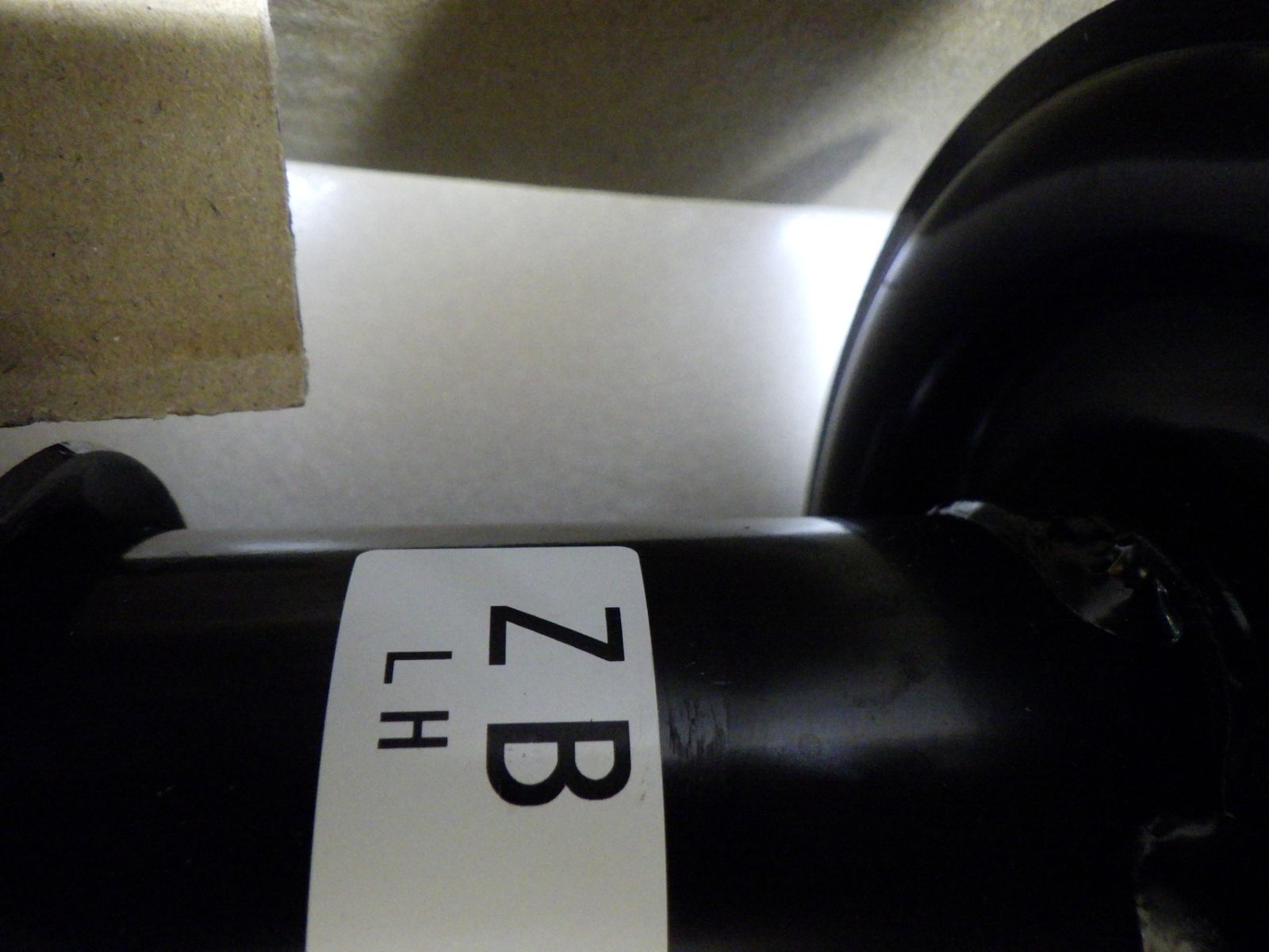 サスペンション 自動車 スバル 純正 開封 取り外し 86 使用感無し 店頭