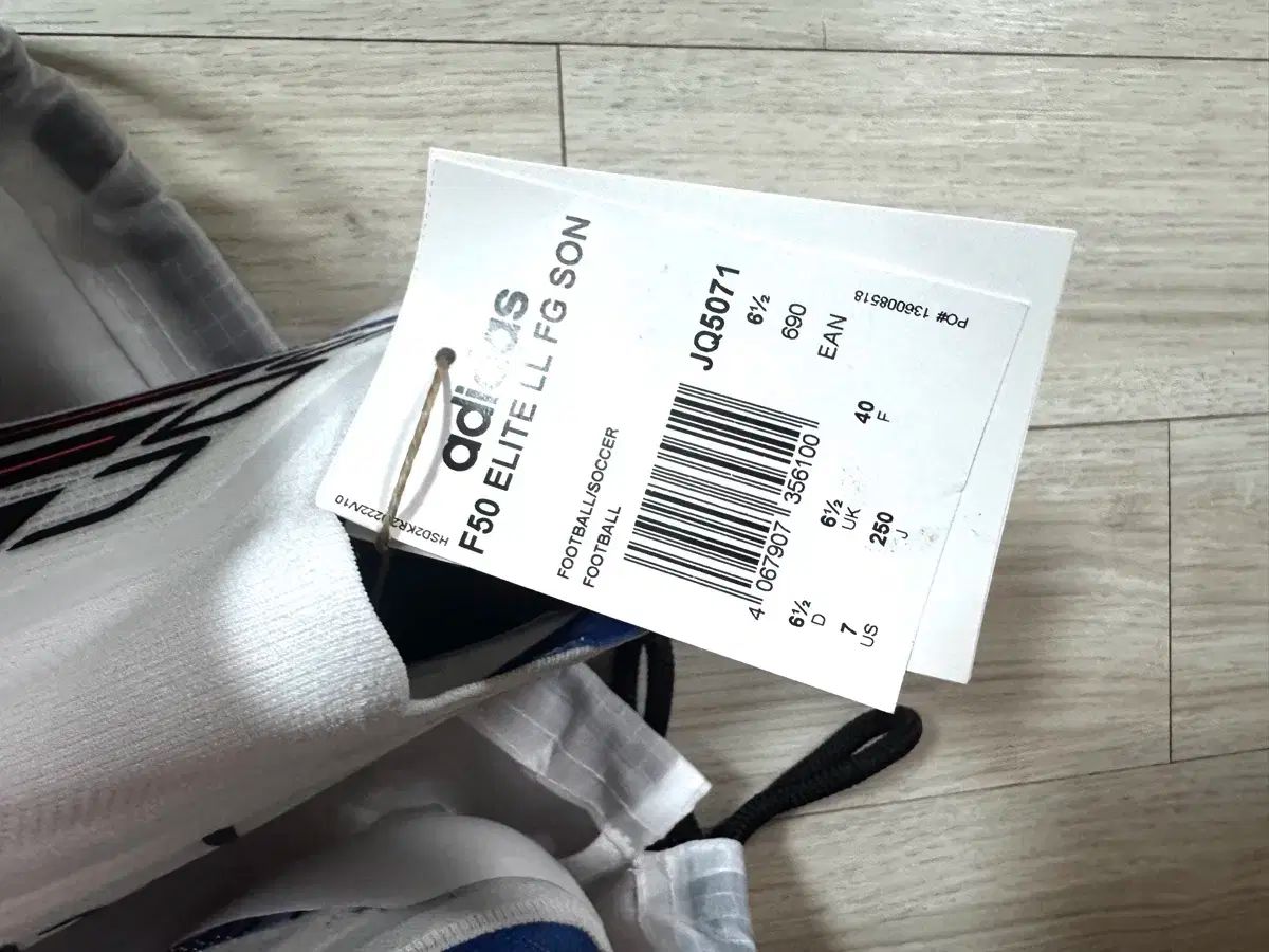 adidas アディダス