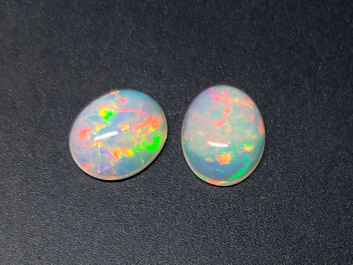 オパール(ペアセット) 2.351ct/2.644ct 宝石鑑別書付き 12.0×9.9×4.4/