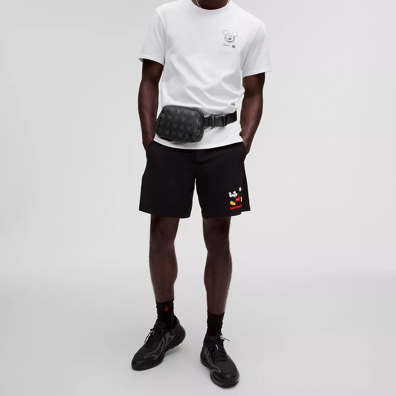 ★lululemon x ディズニー★走るミッキー♪★ベルトバッグ 1L★ ディズニー x ルルレモン *Everywhere ベルトバッグ 1L ミッキー