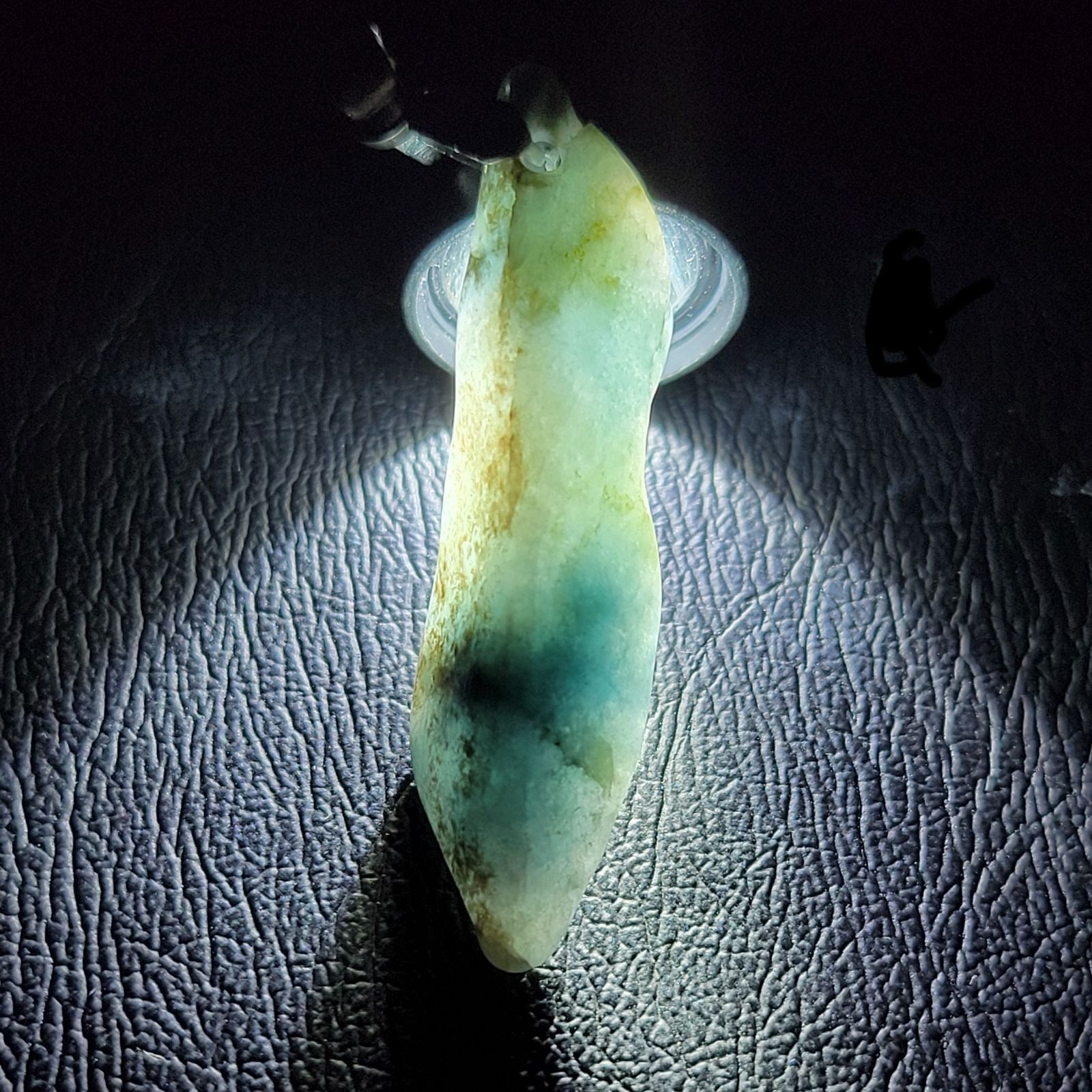 入コン沢原石ペンダントトップ:糸魚川翡翠:金具(ｽﾃﾝﾚｽ)付ms-PT0016