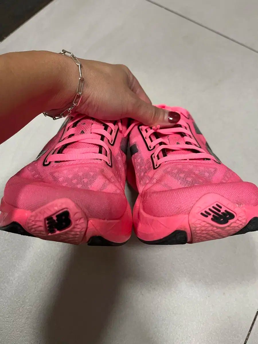 ニュー ンス フューエルセル レベルV 4 D 240