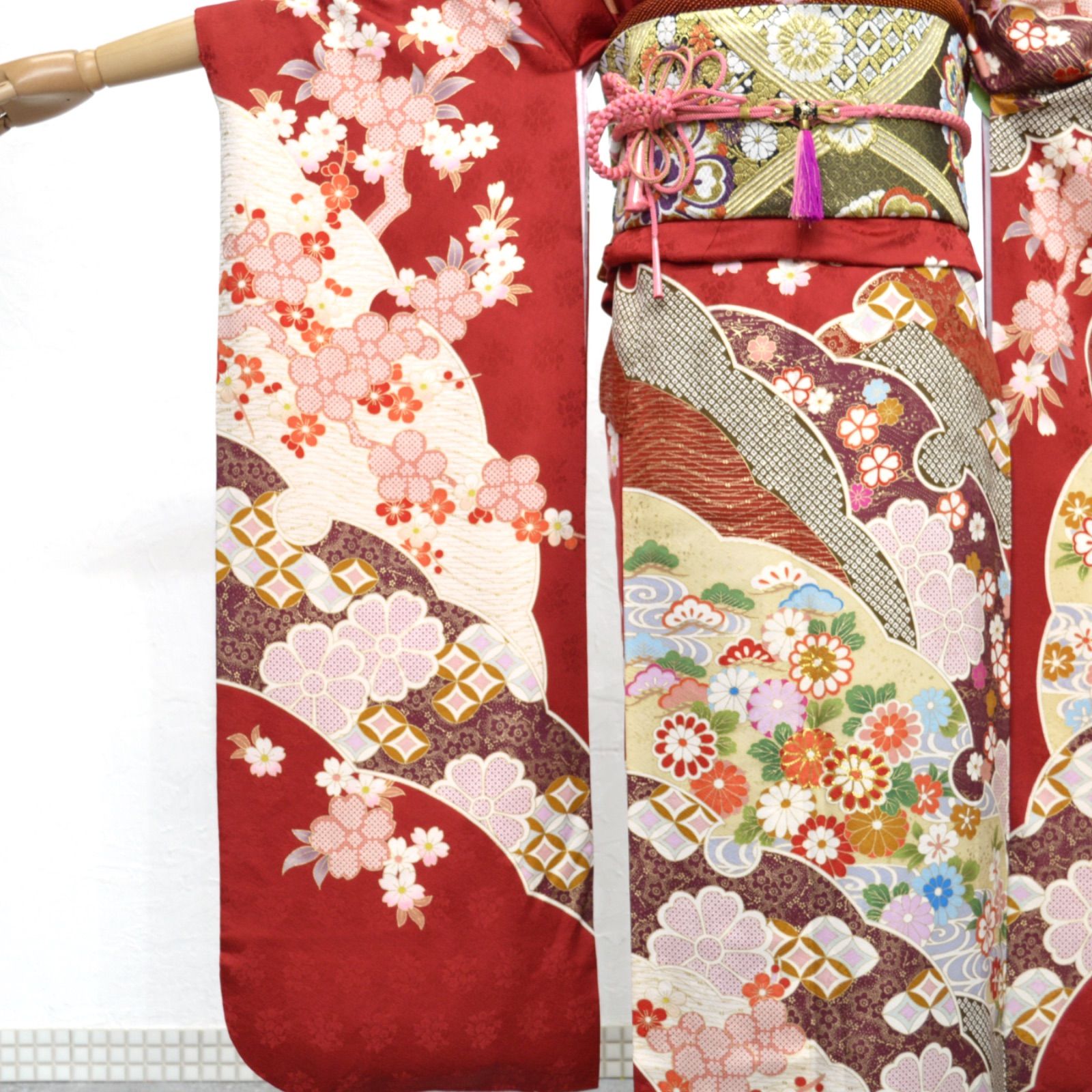 美品》正絹 振袖フルセット S〜Lサイズ 成人式 金駒刺繍 赤地 古典