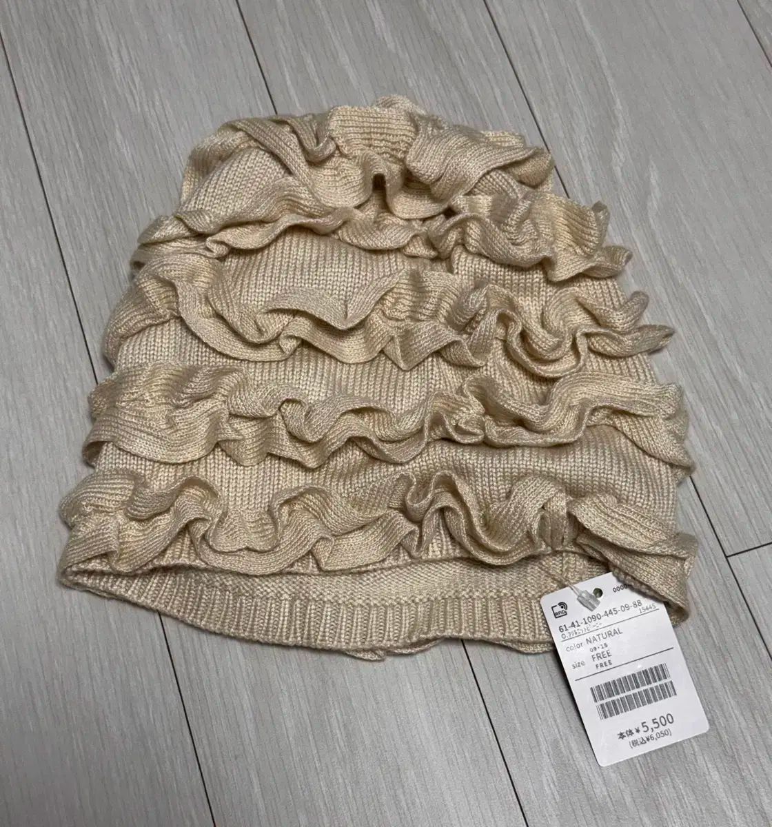 送料無料の商品多数！ BEAMS レイビームス フリル ニット ビーニー アイボリー 全品売り尽くし！