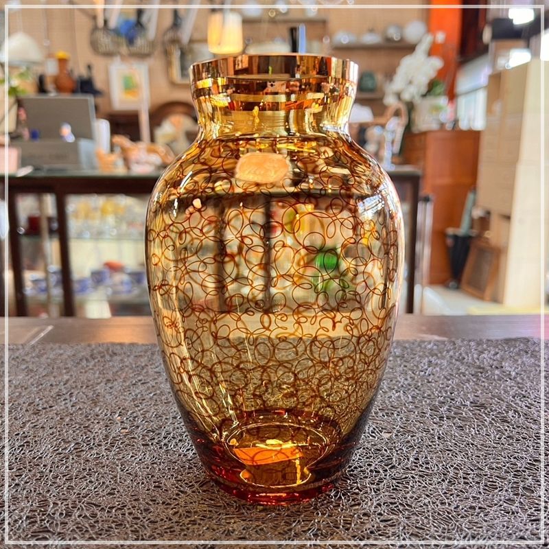 アンティーク 花瓶 ボヘミアガラス 高さ17cm BOHEMIA ボヘミアンガラス フラワーベース チップ有り 綺麗 琥珀色 イエローベース ぐるぐる  オシャレ ME0508-11