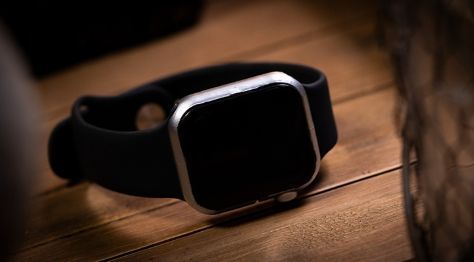 リールウォッチ REEL WATCH - Stainless with black band smart watch KEVLAR by Uday Jadugar