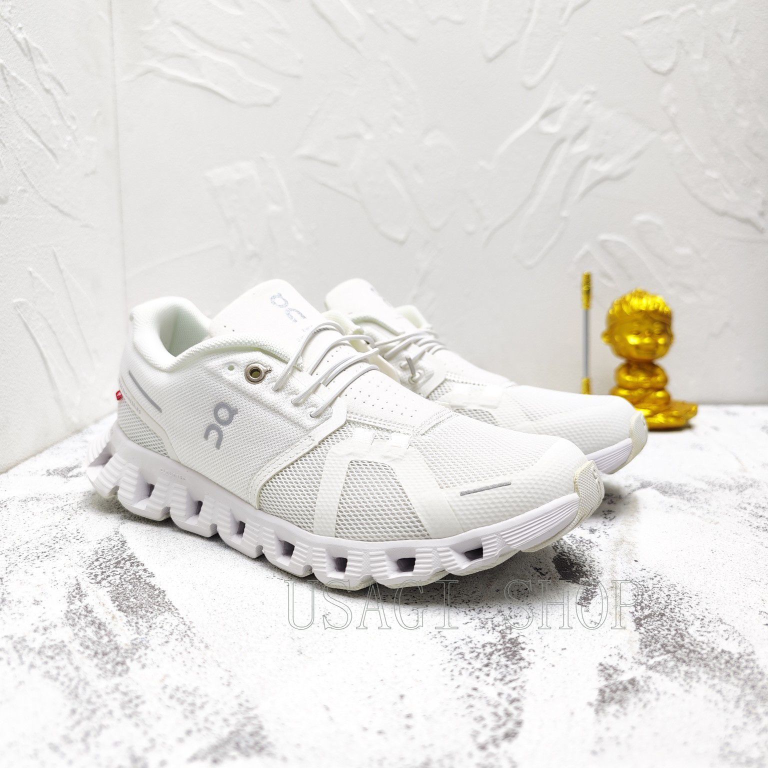 【極美品】On オン CLOUD 5 クラウド5 ホワイト スニーカー　27cm 極美品】On オン CLOUD 5 クラウド5 ホワイト スニーカー 27cm