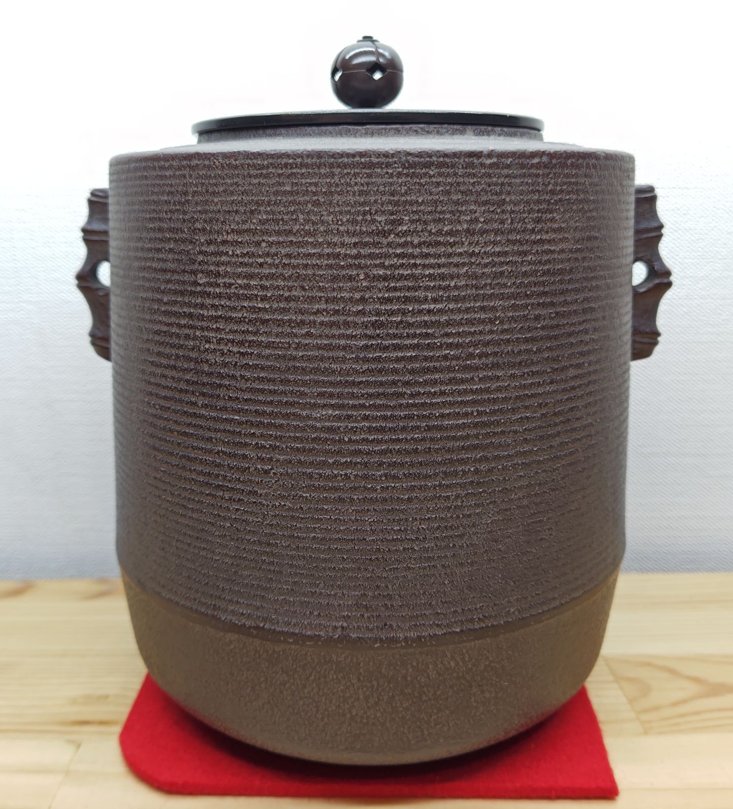 逢絢亭】茶道具 釜 炉釜 広口釜 刷毛目模様 釜師 高橋敬典 共箱入り