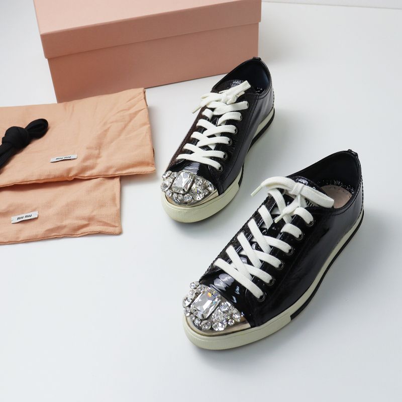 ミュウミュウ miumiu 5E8557 パテント ビジュー ローカットスニーカー 