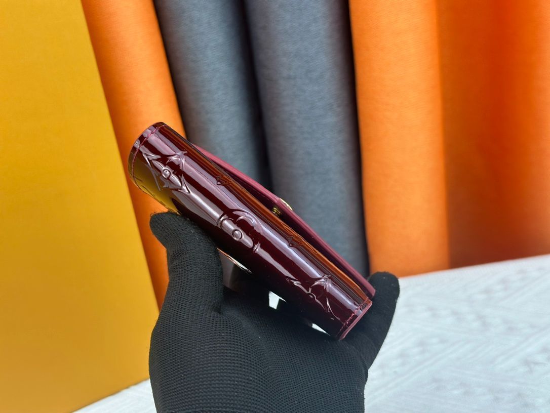 コンパクトだがコインや紙幣ポケット