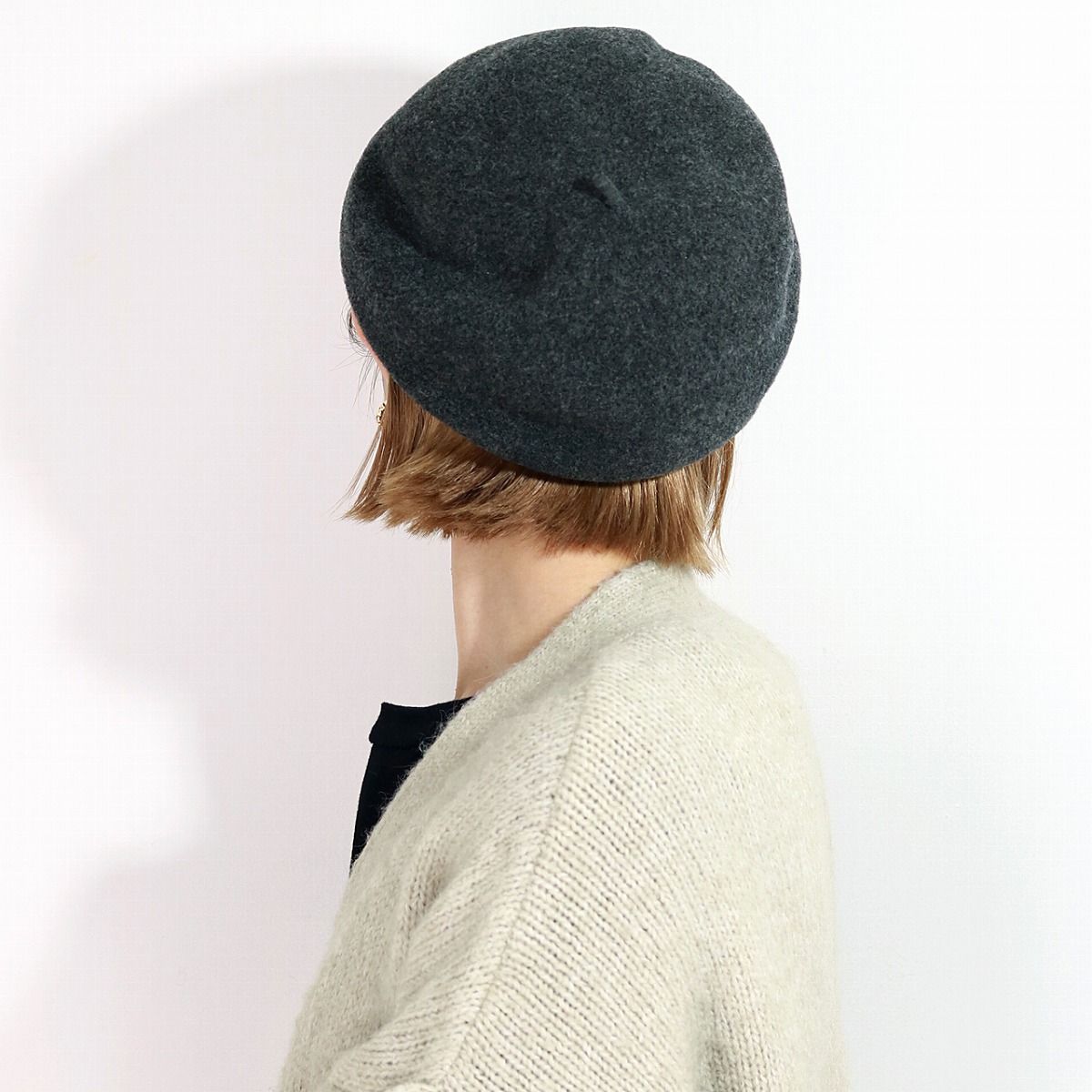 pium ‪‪❤︎‬ ロゴビジュースタッズベレー帽 🐰ㅤメ ｲ ﾒ ｲㅤ🐰｜piumの‬