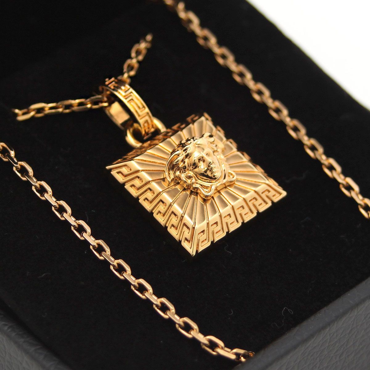 中古 美品 】ヴェルサーチェ VERSACE ネックレス ペンダント 