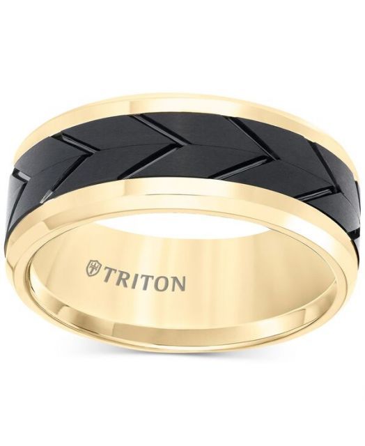 【送料無料】 トリトン メンズ リング アクセサリー Men's Black Tread Design Band in Tungsten Carbide Tungsten